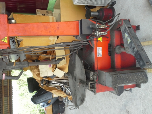 ขายเครื่องปะยางและแม่แรง20ตัน ของอิตาลี่