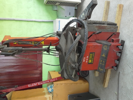 ขายเครื่องปะยางและแม่แรง20ตัน ของอิตาลี่