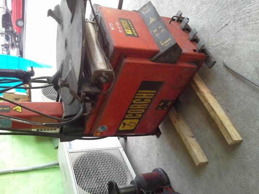 ขายเครื่องปะยางและแม่แรง20ตัน ของอิตาลี่