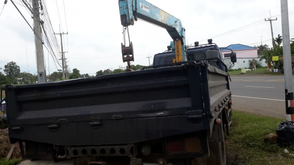 รถบรรทุกติดเครน