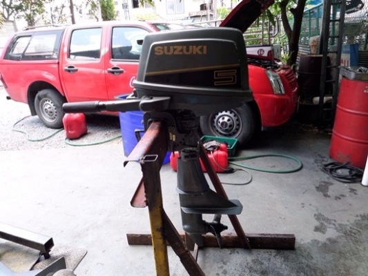 ขายเครื่องเรือ suzuki 5แรง นำเข้าญี่ปุ่น สตารทมือมีhandle ราคา 16,000