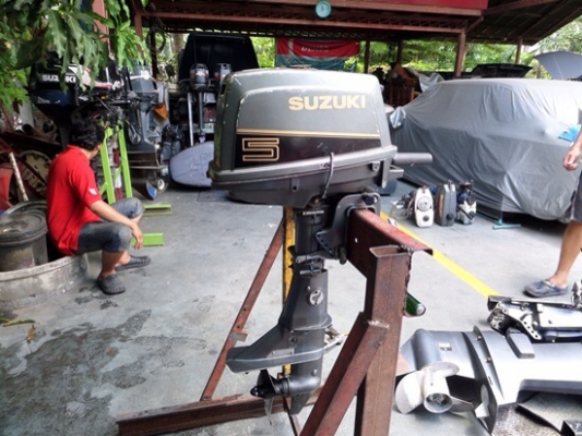 ขายเครื่องเรือ suzuki 5แรง นำเข้าญี่ปุ่น สตารทมือมีhandle ราคา 16,000