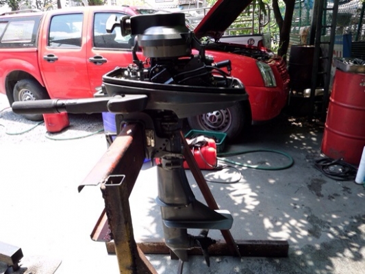 ขายเครื่องเรือ suzuki 5แรง นำเข้าญี่ปุ่น สตารทมือมีhandle ราคา 16,000