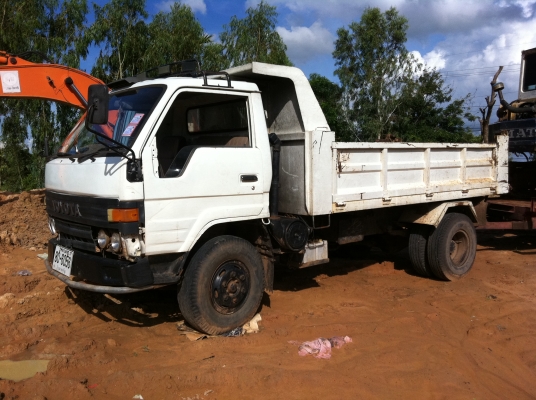 รถบรรทุก 6 ล้อดั๊มพ์ ยี่ห้อ TOYOTA BU91 เครื่อง 14B  เครื่องดี ปั๊มดี Fหน้าหลัง คัซซีสวย พวงมาลัยพาเวอร์ ทะเบียนเต็ม พร้อมโอน ติดต่อ 090-1927900