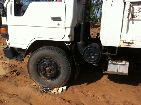 รถบรรทุก 6 ล้อดั๊มพ์ ยี่ห้อ TOYOTA BU91 เครื่อง 14B  เครื่องดี ปั๊มดี Fหน้าหลัง คัซซีสวย พวงมาลัยพาเวอร์ ทะเบียนเต็ม พร้อมโอน ติดต่อ 090-1927900