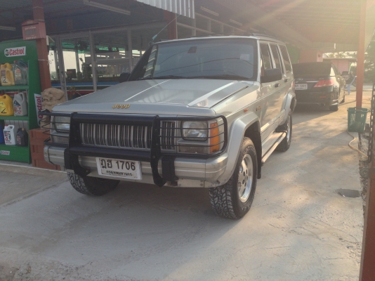 JEEP cherokee Limited    ปี 37มีภาพวีดีโอ  ใครหารุ่นนี้อยู่รับรองว่าคุ้มมาก พร้อมลุย เกียร์อัตโนมัติ แอร์ ล้อแมกซ์ CD USB  ABS AIRBAG พ.พาวเวอร์ ก.ไฟฟ้าซ. ล็อก กระจกมองข้างปรับไฟฟ้า ภายในตกแต่งลายไม้  เบาะหนังปรับไฟฟ้า ติดแก๊ส LPG ใช้ได้ 2 ระบบ นิ่งทั้งแก