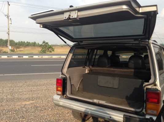 JEEP cherokee Limited    ปี 37มีภาพวีดีโอ  ใครหารุ่นนี้อยู่รับรองว่าคุ้มมาก พร้อมลุย เกียร์อัตโนมัติ แอร์ ล้อแมกซ์ CD USB  ABS AIRBAG พ.พาวเวอร์ ก.ไฟฟ้าซ. ล็อก กระจกมองข้างปรับไฟฟ้า ภายในตกแต่งลายไม้  เบาะหนังปรับไฟฟ้า ติดแก๊ส LPG ใช้ได้ 2 ระบบ นิ่งทั้งแก