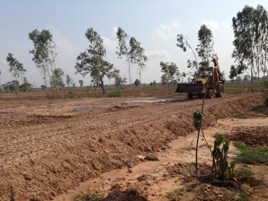 ขายรถตักหน้าขุดหลัง CAT 416 มีภาพวีดีโอ พวงมาลัยเพาเวอร์ ขนาด 1 เพลา สภาพพร้อมใช้งาน ราคา 285,000 บาท ราคาต่อรองได้ สนใจติดต่อ คุณ ชัยยา สตึก โทร 089-8451778 081-9972972