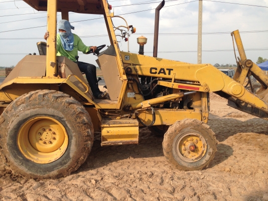 ขายรถตักหน้าขุดหลัง CAT 416 มีภาพวีดีโอ พวงมาลัยเพาเวอร์ ขนาด 1 เพลา สภาพพร้อมใช้งาน ราคา 285,000 บาท ราคาต่อรองได้ สนใจติดต่อ คุณ ชัยยา สตึก โทร 089-8451778 081-9972972