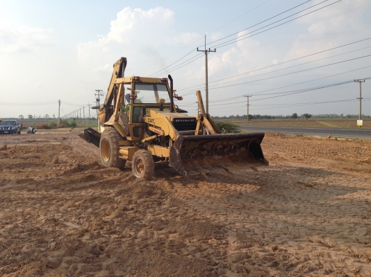 ขายรถตักหน้าขุดหลัง CAT 416 มีภาพวีดีโอ พวงมาลัยเพาเวอร์ ขนาด 1 เพลา สภาพพร้อมใช้งาน ราคา 285,000 บาท ราคาต่อรองได้ สนใจติดต่อ คุณ ชัยยา สตึก โทร 089-8451778 081-9972972