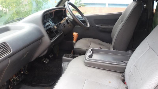 ขายรถตู้ Toyota Hiace 2.8 หัวจรวดปี95 เครื่อง-ช่วงล่างดีมากๆ เบาะครับ มีเพาเวอร์ เบาะครบ แอร์ไม่เย็น ภาษีขาดปีกว่าๆ ราคาประหยัด ต่อลองกันได้