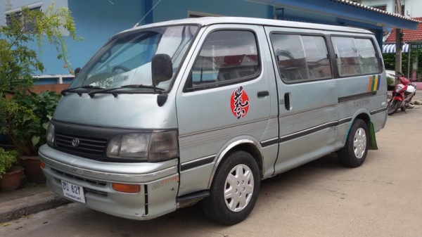 ขายรถตู้ Toyota Hiace 2.8 หัวจรวดปี95 เครื่อง-ช่วงล่างดีมากๆ เบาะครับ มีเพาเวอร์ เบาะครบ แอร์ไม่เย็น ภาษีขาดปีกว่าๆ ราคาประหยัด ต่อลองกันได้