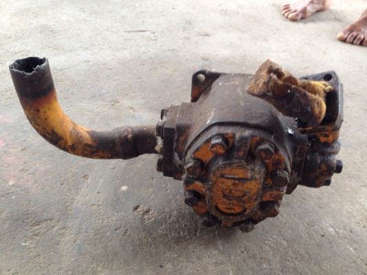 ขาย--- ปั้มยกหน้ารถเกี่ยวข้าว