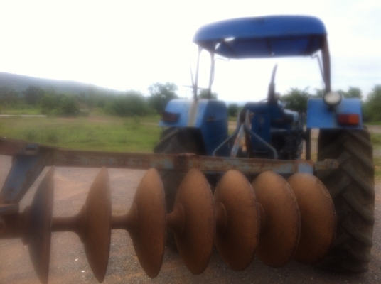 ต้องการขายรถไถ ฟอร์ด 6610 สองเพลาเสื้อลาย