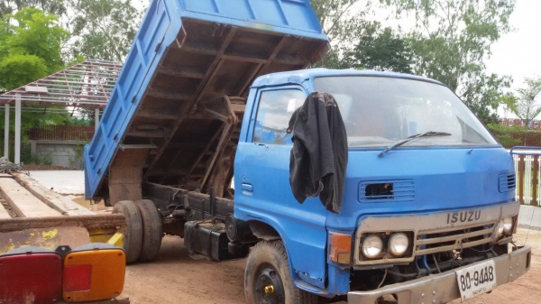 ISUZU KS ดั้ม เครื่อง 4BD1ฝาขาว F หลัง ภาษีเต็ม ISUZU KS ดั้ม เครื่อง 4BD1ฝาขาว F หลัง ภาษีเต็ม