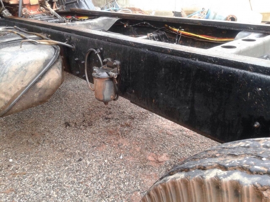 ขายแชสซีรถบรรทกุสิบล้อ HINO SUMO227 เครื่องเดิม EM100-220 แรง 2 เพลา เกียร์เดิม ทะเบียนพร้อม ขายแชสซีรถบรรทกุสิบล้อ HINO SUMO227 เครื่องเดิม EM100-220 แรง 2 เพลา เกียร์เดิม ทะเบียนพร้อม