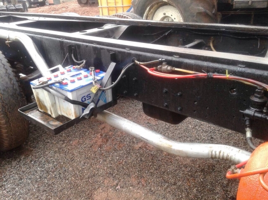 ขายแชสซีรถบรรทกุสิบล้อ HINO SUMO227 เครื่องเดิม EM100-220 แรง 2 เพลา เกียร์เดิม ทะเบียนพร้อม ขายแชสซีรถบรรทกุสิบล้อ HINO SUMO227 เครื่องเดิม EM100-220 แรง 2 เพลา เกียร์เดิม ทะเบียนพร้อม