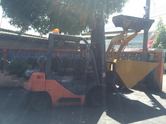 Toyota 8fg20 ขนาด 2.0 ตัน เสายกสูง 4.5 เมตร + อุปกรณ์ hinged fork 086-7809400