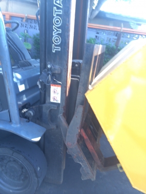 Toyota 8fg20 ขนาด 2.0 ตัน เสายกสูง 4.5 เมตร + อุปกรณ์ hinged fork 086-7809400 Toyota 8fg20 ขนาด 2.0 ตัน เสายกสูง 4.5 เมตร + อุปกรณ์ hinged fork 086-7809400