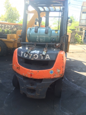 Toyota 8fg20 ขนาด 2.0 ตัน เสายกสูง 4.5 เมตร + อุปกรณ์ hinged fork 086-7809400 Toyota 8fg20 ขนาด 2.0 ตัน เสายกสูง 4.5 เมตร + อุปกรณ์ hinged fork 086-7809400