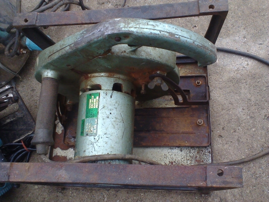 เลื่อย  9  นิ้วมากีตาพร้อมฐาน