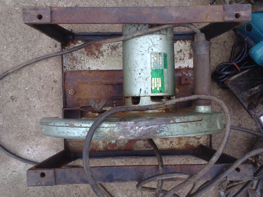 เลื่อย  9  นิ้วมากีตาพร้อมฐาน