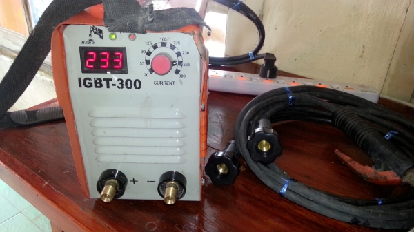 ขายเครื่องเชื่อมระบบ INVERTERพลังสูง300Aแบบหน้าปัดดิจิตอลยี่ห้อHEROพร้อมใช้งาน