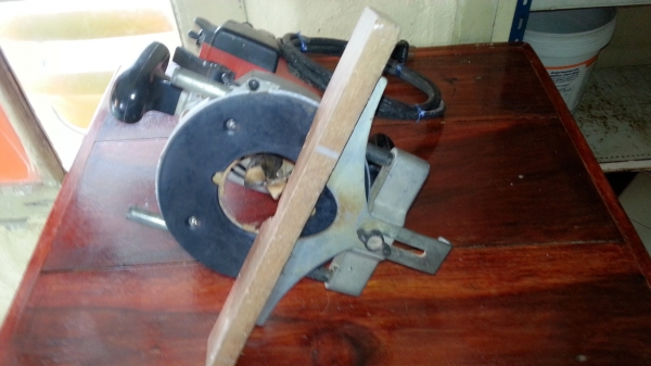 ขายเราเตอร์เซาะร่องงานทั่วไปอุปกรณ์ครบยี่ห้อMaktecสภาพพร้อมใช้งาน