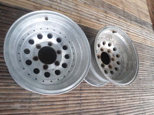 (ราคาพร้อมส่งทั่วไทยครับผม)ขายล้อ 4x4 6 รู และ 5 รู ลึก 8.5