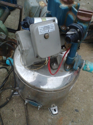 ปั้มน้ำมากีตา 250 W ถังสแตนเลส