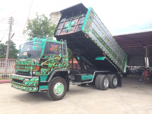 มาอีกแล้วครับ รถพ้อมใช้ ร๊อกใหญ่240/เกียร์อีตั้น/มีไฟแนนต์รองรับครับ