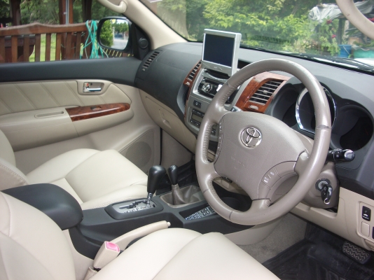 ขายฟอร์จูนเนอร์  แต่งสวย มือเดียว ไม่ชน