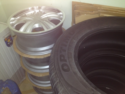 ขายล้อแม็กลาย VIP ขอบ 18 6 รู พร้อมยาง 255 60 18 ปี 12 สภาพใช้ได้อีกนานครับ