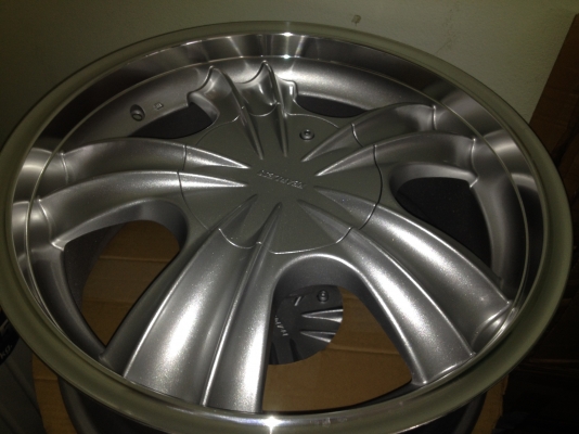 ขายล้อแม็กลาย VIP ขอบ 18 6 รู พร้อมยาง 255 60 18 ปี 12 สภาพใช้ได้อีกนานครับ