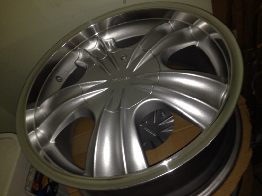 ขายล้อแม็กลาย VIP ขอบ 18 6 รู พร้อมยาง 255 60 18 ปี 12 สภาพใช้ได้อีกนานครับ