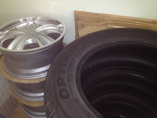 ขายล้อแม็กลาย VIP ขอบ 18 6 รู พร้อมยาง 255 60 18 ปี 12 สภาพใช้ได้อีกนานครับ