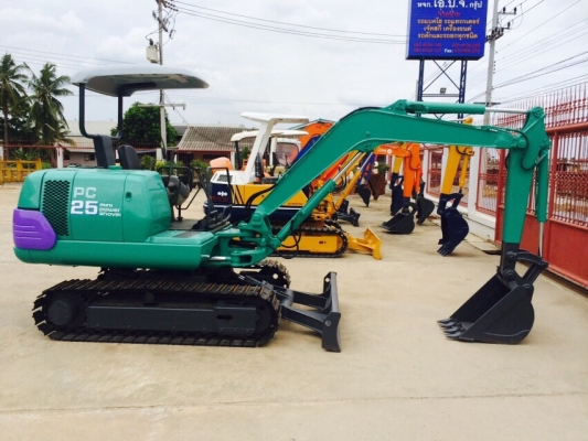 รถขุด Komatsu PC25 มือสอง นำเข้าจากญี่ปุ่น ทำสีใหม่ พร้อมใช้งาน