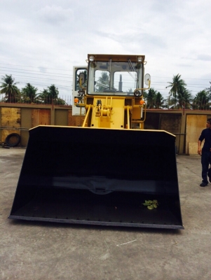 รถตักล้อยาง Komatsu 520 มือสอง นำเข้าจากญี่ปุ่น ทำสีใหม่ พร้อมใช้งาน