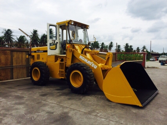 รถตักล้อยาง Komatsu 520 มือสอง นำเข้าจากญี่ปุ่น ทำสีใหม่ พร้อมใช้งาน
