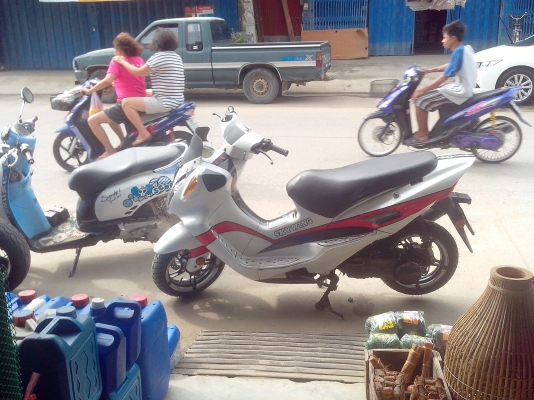 ขายสกูตเตอร์สวยๆ ราคาถูก 13000 ทะเบียนพร้อมโอน ขายสกูตเตอร์สวยๆ ราคาถูก 13000 ทะเบียนพร้อมโอน
