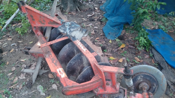 ขายรถไถ คูโบต้า L4508 พร้อมอุปกรณ์ 3 ชิ้น ผานดันและโรตารี่ 1.8 ตราช้าง พร้อมผานพรวนชั่วโมงการทำงาน 1600 ชั่วโมง ขายรถไถ คูโบต้า L4508 พร้อมอุปกรณ์ 3 ชิ้น ผานดันและโรตารี่ 1.8 ตราช้าง พร้อมผานพรวนชั่วโมงการทำงาน 1600 ชั่วโมง