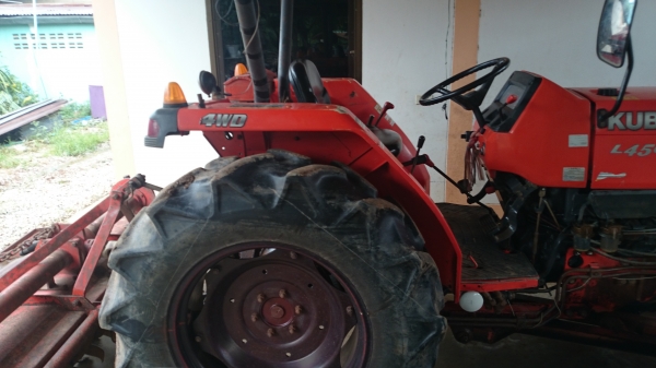 ขายรถไถ คูโบต้า L4508 พร้อมอุปกรณ์ 3 ชิ้น ผานดันและโรตารี่ 1.8 ตราช้าง พร้อมผานพรวนชั่วโมงการทำงาน 1600 ชั่วโมง ขายรถไถ คูโบต้า L4508 พร้อมอุปกรณ์ 3 ชิ้น ผานดันและโรตารี่ 1.8 ตราช้าง พร้อมผานพรวนชั่วโมงการทำงาน 1600 ชั่วโมง