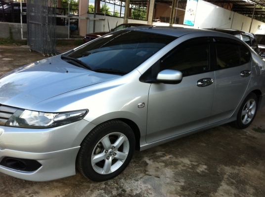 ขายรถเก๋งสวยน่าใช้ เดิมๆ สภาพป้ายแดง ภายในสะอาด