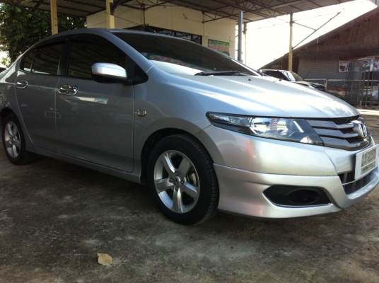 ขายรถเก๋งสวยน่าใช้ เดิมๆ สภาพป้ายแดง ภายในสะอาด