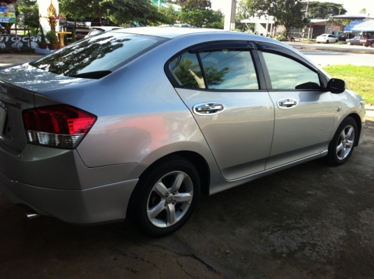 ขายรถเก๋งสวยน่าใช้ เดิมๆ สภาพป้ายแดง ภายในสะอาด