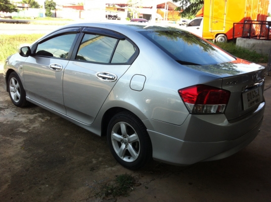 ขายรถเก๋งสวยน่าใช้ เดิมๆ สภาพป้ายแดง ภายในสะอาด