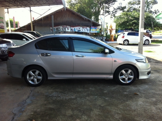 ขายรถเก๋งสวยน่าใช้ เดิมๆ สภาพป้ายแดง ภายในสะอาด