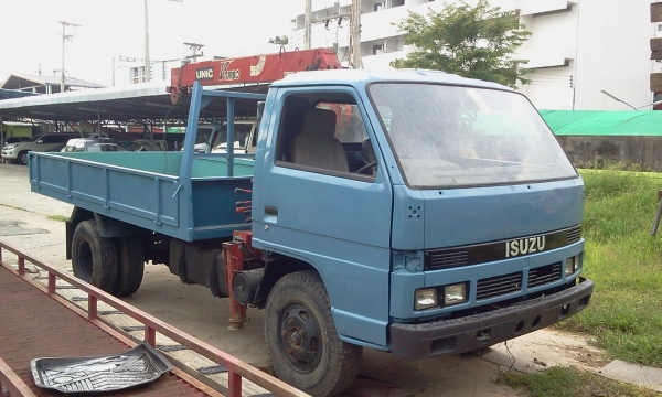 ขายรถ6ล้อติดเครน2.9ตันISUZUNPR110แรงม้า
