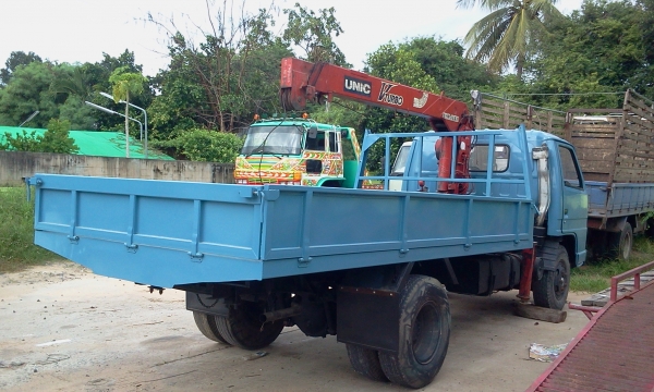 ขายรถ6ล้อติดเครน2.9ตันISUZUNPR110แรงม้า