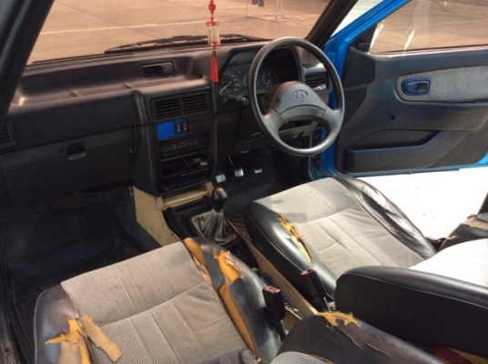 ขายรถฮุนได เอ็กเซลย์ ปี 95 เครื่องเดิม 1.3  เกียร์ธรรมดา ติดแก๊ส LPG  เบาะคู่หน้าขาดครับ กระจกไฟฟ้าคู่หน้า แอร์เย็น สีเงามีริ้วรอยบ้าง แม็กขอบ 15  เครื่องวิ่งดี เกียร์ดี ช่วงล่างดี รถขับทางใกล้ไกลสบายๆ ขายถูกครับ